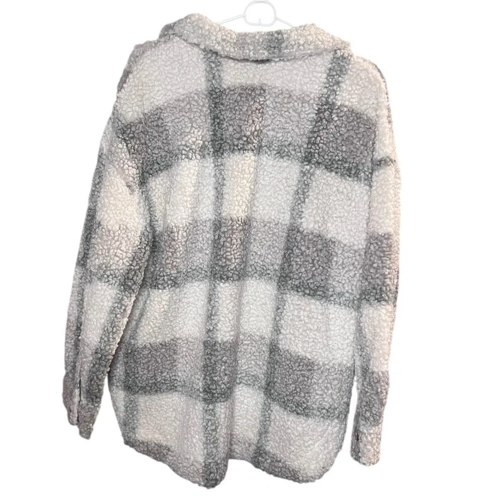 ☘️ Blu Pepper Gray Plaid Sherpa Shacket  Size M - Picture 2 of 3